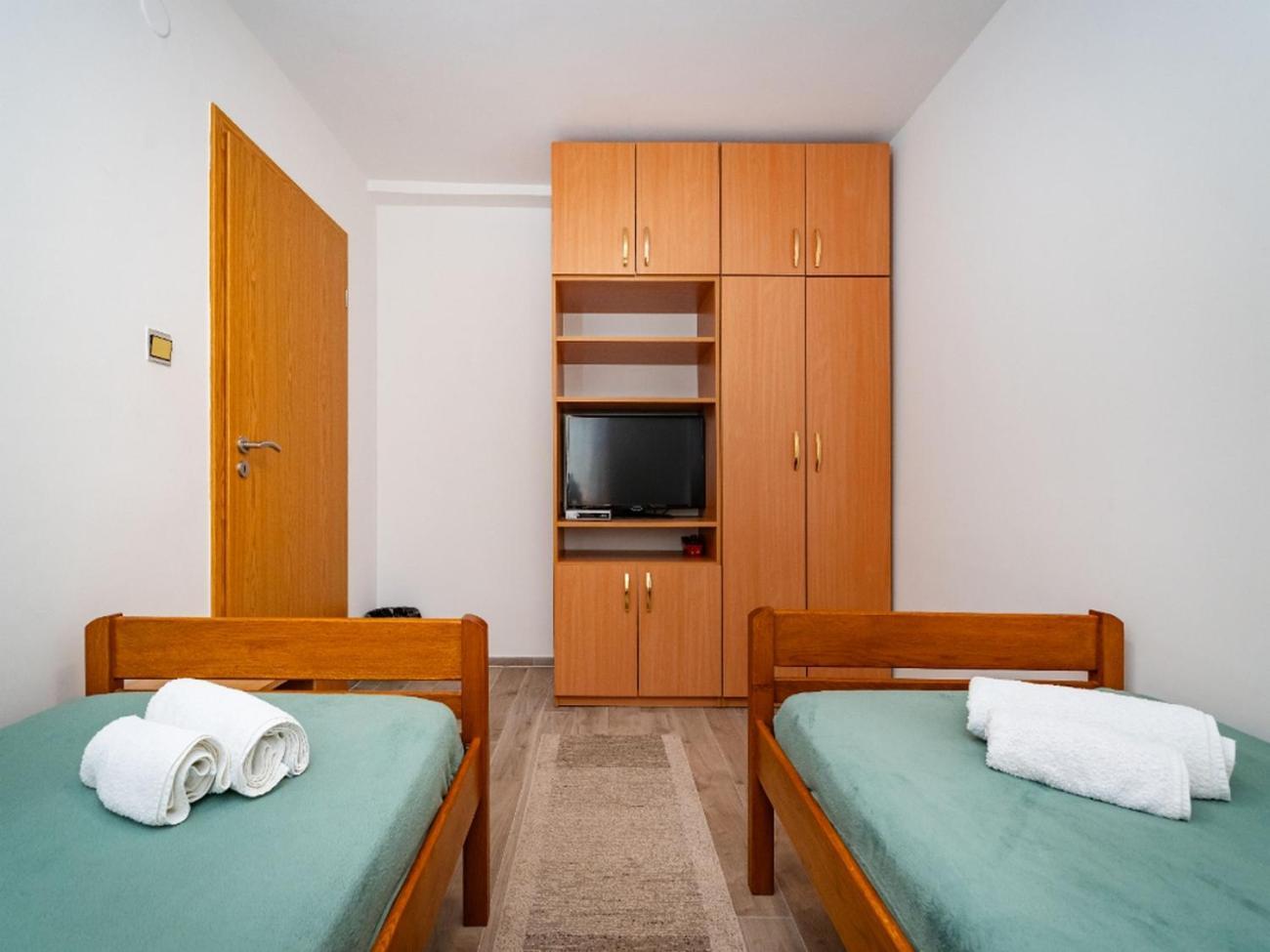 Apartments With A Parking Space Nin, Zadar - 10414 Номер фото