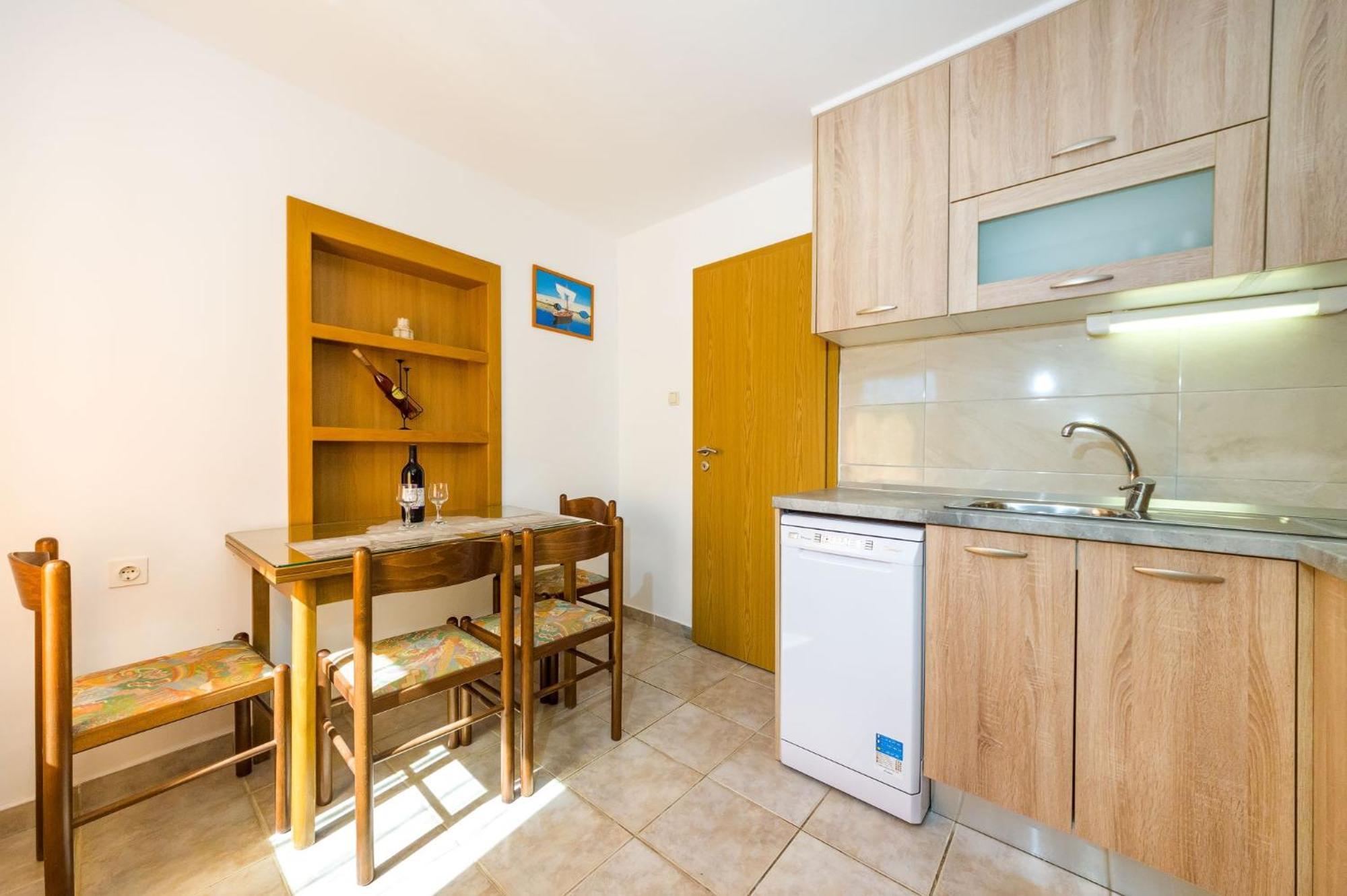 Apartments With A Parking Space Nin, Zadar - 10414 Номер фото